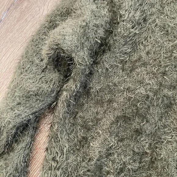 H&M Dark Green Fluffy Shaggy V Neck Sweater - Picture 7 of 7